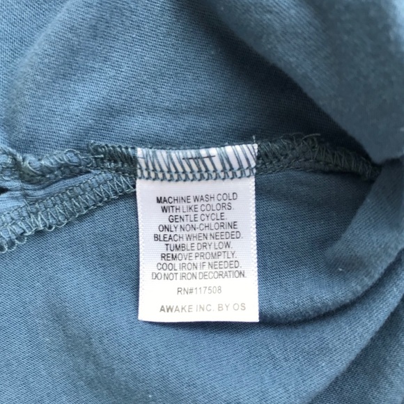 ZOE + LIV “The World Needs A Hug” Tank~NWOT! - Picture 3 of 3